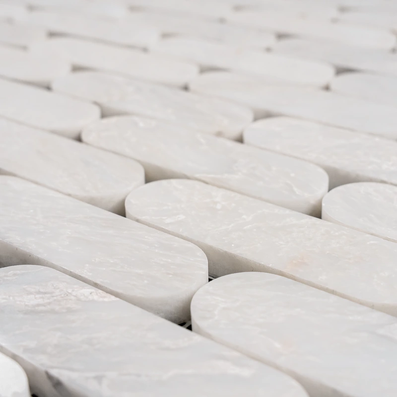 Detailed side view of Petit Beurre Carrara Polished marble mosaic sheet, focusing on the aligned joints and consistent pattern.